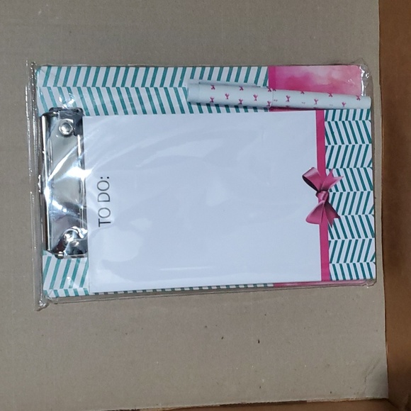 Other - 2/$8 📝 Pink bow To Do Clipboard with 80 sheets and pen 🖋
